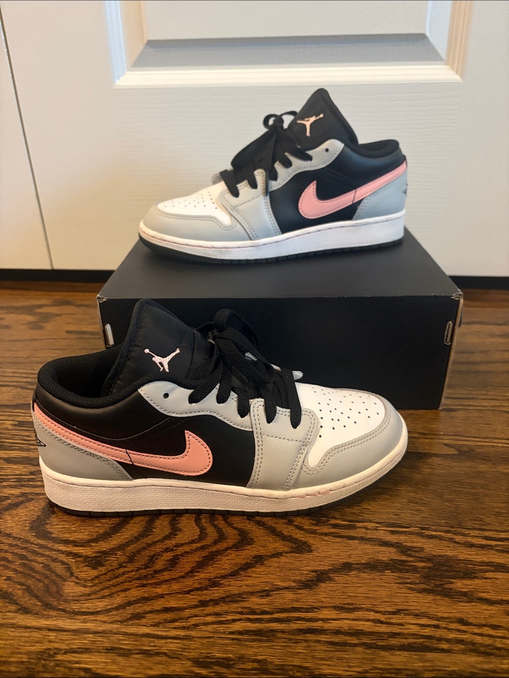 Air Jordan 1 Low Black/Bleached Coral-Grey Fog youth Size 5